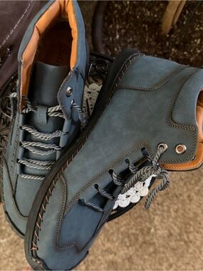 “SALKIN” Men’s Leather Shoes.  Size 11
BRAND NEW !!